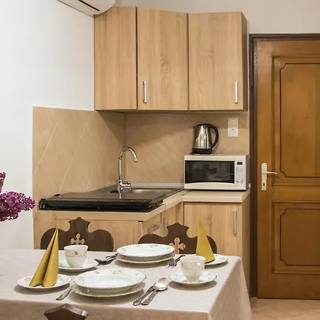 Matild Apartmanhaz * シオーフォク