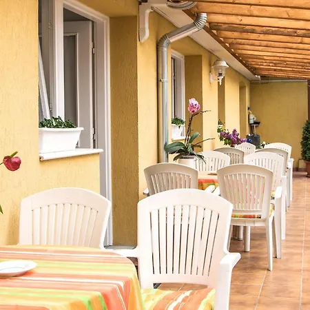 Matild Apartmanhaz * Шиофок