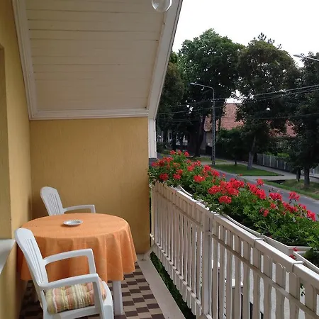 アパート Matild Apartmanhaz *