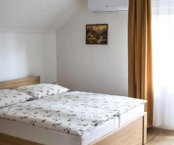 شقة Matild Apartmanhaz *